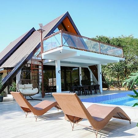 Redwood Cabin Bolinao Buitenkant foto